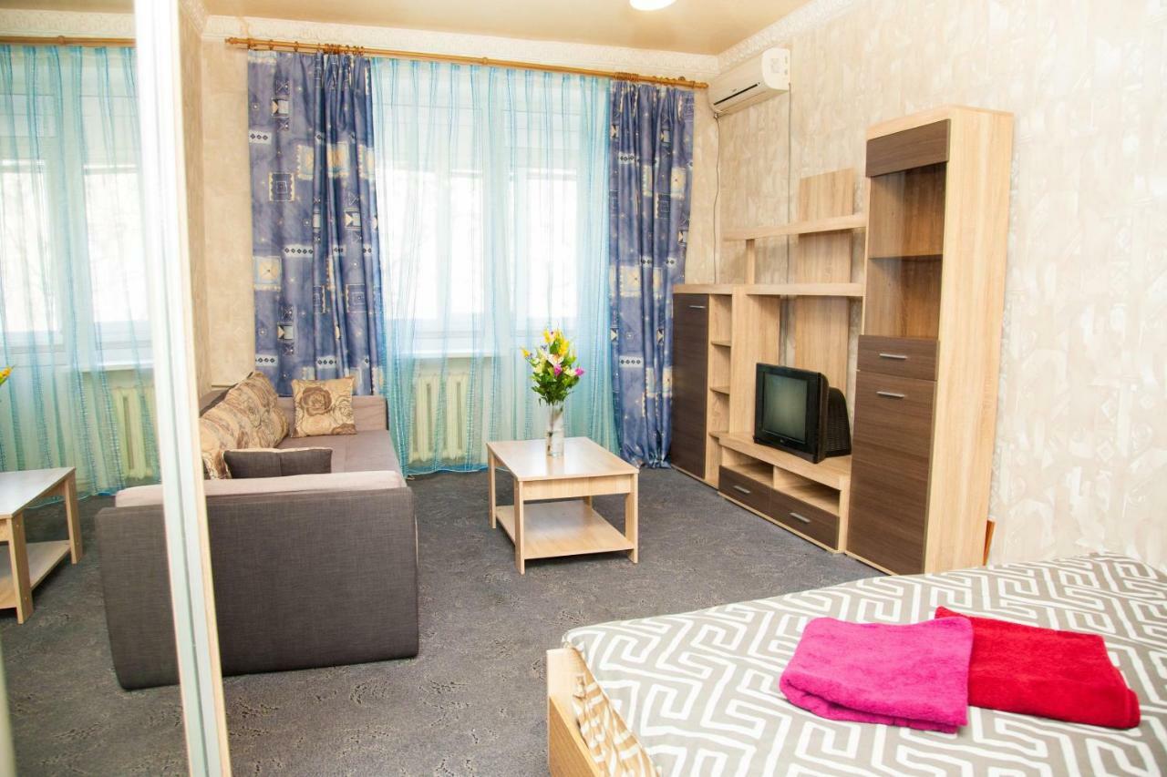 Zaporizhia Semi-Luxury Apt On 82 Nezalezhnoi Ukrаiny Street Near Intourist Hotel מראה חיצוני תמונה