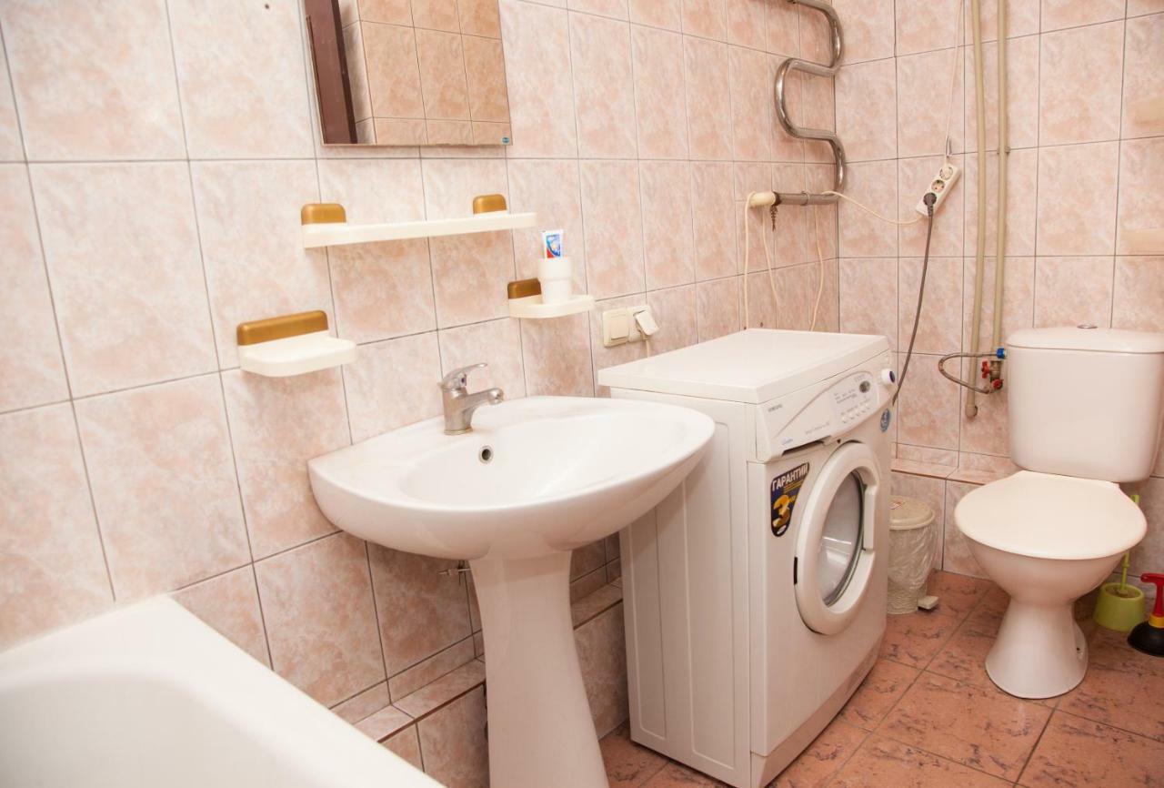Zaporizhia Semi-Luxury Apt On 82 Nezalezhnoi Ukrаiny Street Near Intourist Hotel מראה חיצוני תמונה
